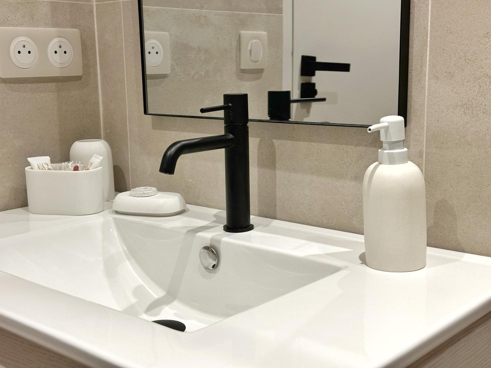 סנרי-סור-מר La Maison Cavet 5 Appartements De Standing Au Coeur Du Village מראה חיצוני תמונה